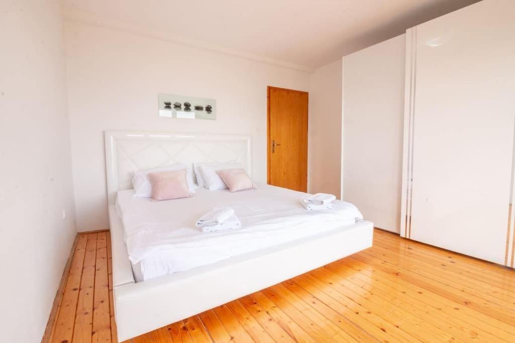 Casa Farmak - 4 Bedroom Lux Apartment With Infinity Pool & Lake View Ohrid Exterior photo