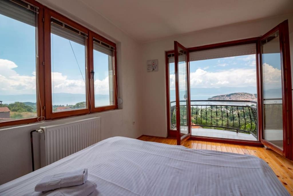 Casa Farmak - 4 Bedroom Lux Apartment With Infinity Pool & Lake View Ohrid Exterior photo